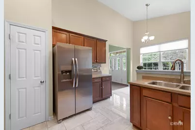 981 Oak Ridge Boulevard, Elgin, IL 60120 - Photo 13