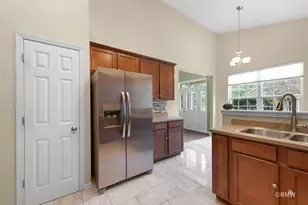 981 Oak Ridge Blvd, Elgin, IL 60120 - Photo 13