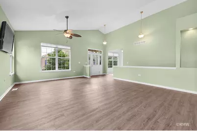 981 Oak Ridge Boulevard, Elgin, IL 60120 - Photo 9