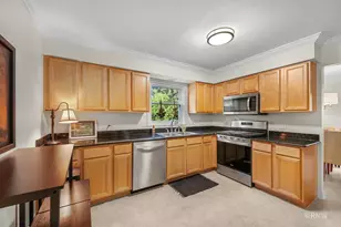 729 Cutters Mill Ct, Schaumburg, IL 60194 - Photo 9