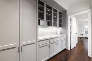 220 E Walton Pl, Chicago, IL 60611 - Photo 11