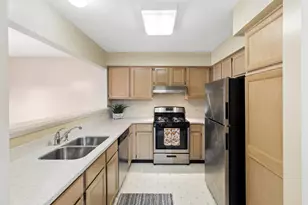 1907 N Silver Lake Rd, Arlington Heights, IL 60004 - Photo 9