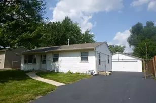 116 Del Rio Rd, Carpentersville, IL 60110 - Photo 1
