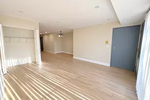 381 Oak Trails Rd, Des Plaines, IL 60016 - Photo 11