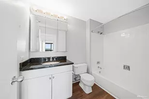 10 E Ontario St, Chicago, IL 60611 - Photo 11
