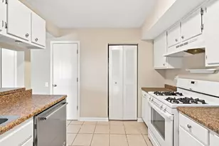 1424 Normantown Rd, Naperville, IL 60564 - Photo 11