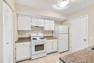 1424 Normantown Rd, Naperville, IL 60564 - Photo 9