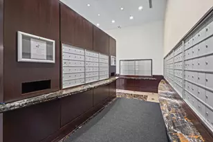 807 Davis St, Evanston, IL 60201 - Photo 15