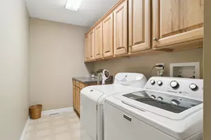 2362 Nantucket Ln, Elgin, IL 60123 - Photo 15
