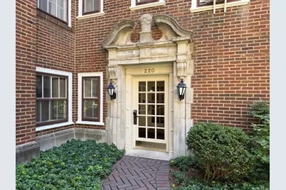 220 S Maple Avenue #42, Oak Park, IL 60302 - Photo 1
