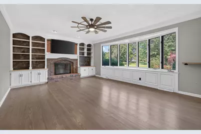 305 Windsor Circle, Saint Charles, IL 60175 - Photo 11