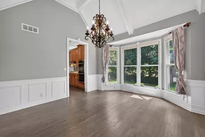 305 Windsor Circle, Saint Charles, IL 60175 - Photo 5