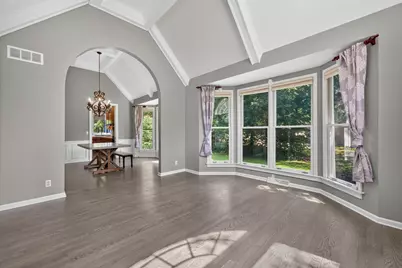 305 Windsor Circle, Saint Charles, IL 60175 - Photo 9