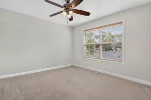 401 Lilac Ln, Elk Grove Village, IL 60007 - Photo 17