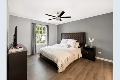 1101 Yorkshire Court #B, Elgin, IL 60120 - Photo 9