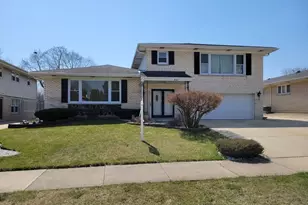 843 W Heritage Dr, Addison, IL 60101 - Photo 1