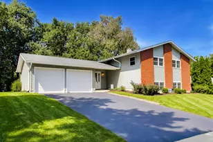 6402 Bradley Dr, Woodridge, IL 60517 - Photo 3