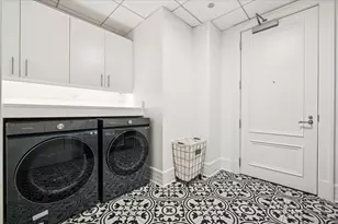 9 W Walton St, Chicago, IL 60610 - Photo 25