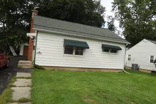 379 E Lincoln St, Sycamore, IL 60178 - Photo 1