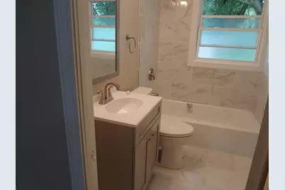 379 E Lincoln Street, Sycamore, IL 60178 - Photo 11
