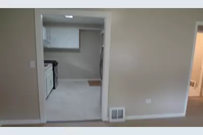 379 E Lincoln Street, Sycamore, IL 60178 - Photo 7