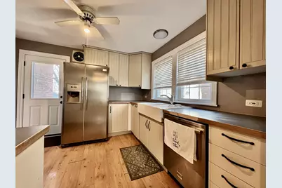 9210 S Trumbull Avenue, Evergreen Park, IL 60805 - Photo 11