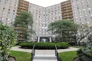 6833 N Kedzie Ave, Chicago, IL 60645 - Photo 1