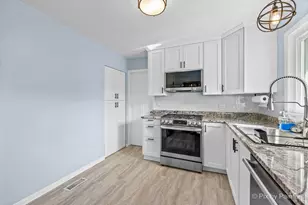 365 Kingman Ln, Hoffman Estates, IL 60169 - Photo 7