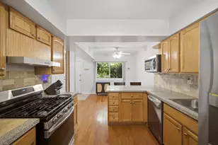 411 Hickory Dr, Wheeling, IL 60090 - Photo 7