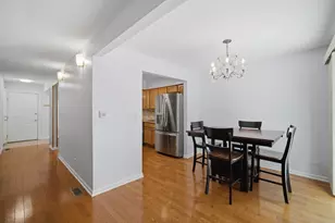 411 Hickory Dr, Wheeling, IL 60090 - Photo 9