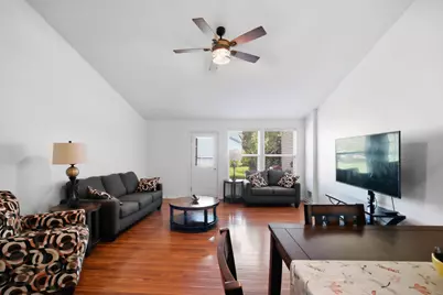 657 S Curran Road, Round Lake, IL 60073 - Photo 5