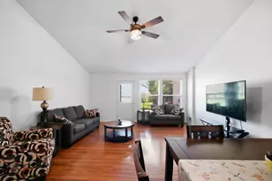 657 S Curran Rd, Round Lake, IL 60073 - Photo 5
