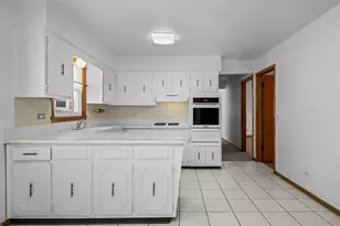 5421 W Windsor Ave, Chicago, IL 60630 - Photo 3