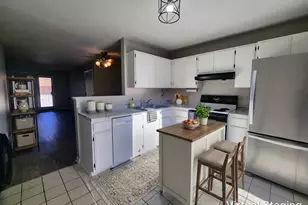 181 N Waters Edge Dr, Glendale Heights, IL 60139 - Photo 7