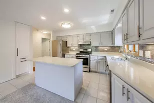 1209 E Davis Street E, Arlington Heights, IL 60005 - Photo 9