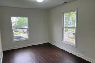 1021 N Hickory St, Joliet, IL 60435 - Photo 7