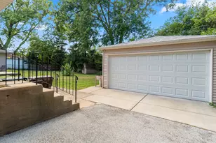 18516 Clyde Rd, Homewood, IL 60430 - Photo 27
