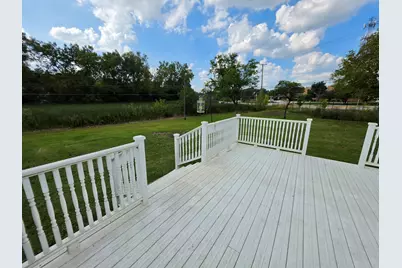 2301 Greenbriar Lane, Lindenhurst, IL 60046 - Photo 23