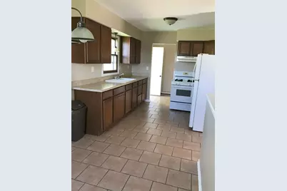1221 Avenue A, Rochelle, IL 61068 - Photo 5