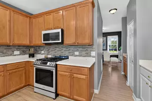 722 Metropolitan Ave, Bolingbrook, IL 60490 - Photo 9