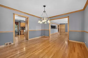21W302 Woodview Dr, Itasca, IL 60143 - Photo 9