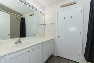 5200 S Ellis Ave, Chicago, IL 60615 - Photo 9