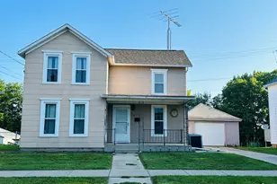 638 W Ringold, Freeport, IL 61032 - Photo 1