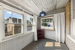 1002 N President St, Wheaton, IL 60187 - Photo 17