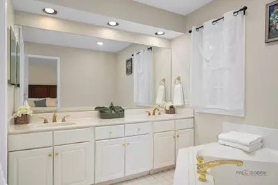 1121 Williamsburg Circle, Grayslake, IL 60030 - Photo 17