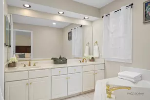 1121 Williamsburg Cir, Grayslake, IL 60030 - Photo 17