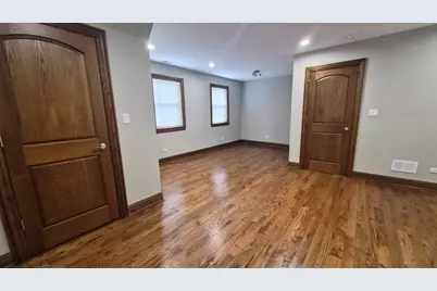 3238 N Hamlin Avenue #2, Chicago, IL 60618 - Photo 5