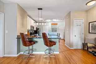 2458 W Grace St, Chicago, IL 60618 - Photo 11