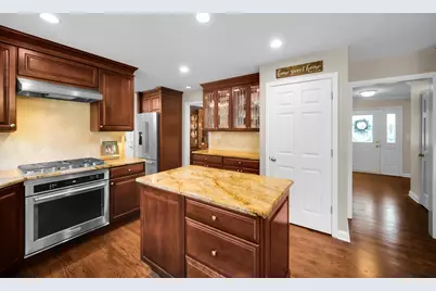 2031 Burnham Place, Wheaton, IL 60189 - Photo 7
