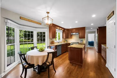 2031 Burnham Place, Wheaton, IL 60189 - Photo 5